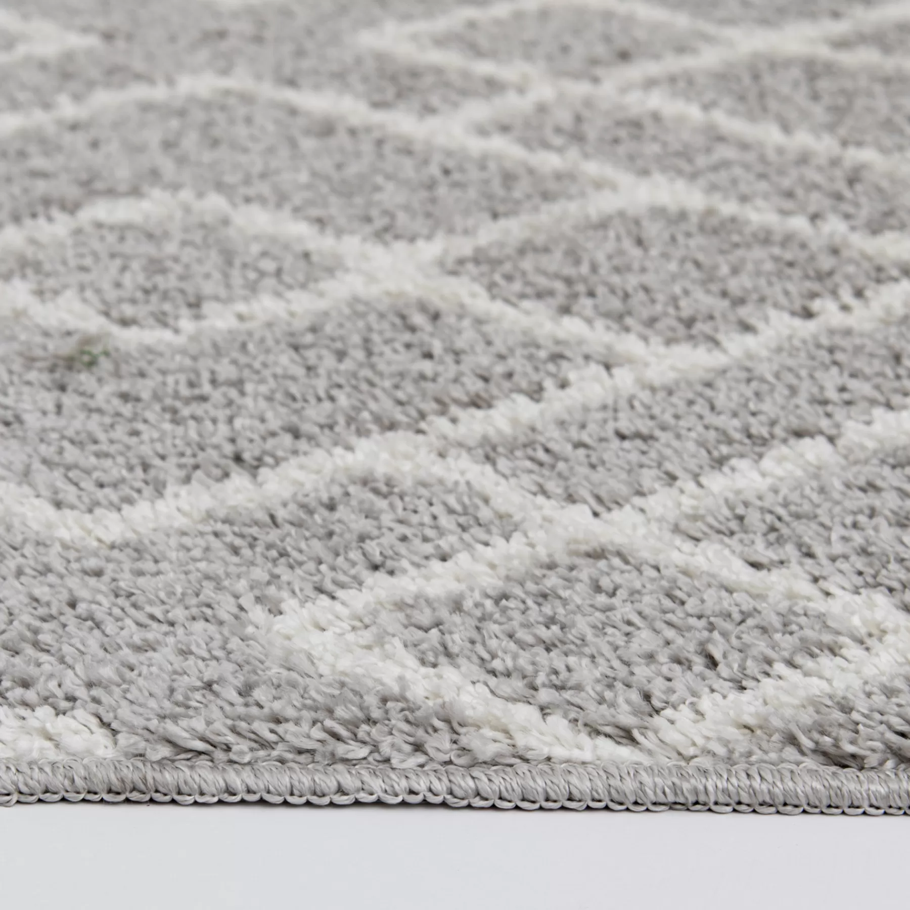 * Exclusive (D558) Salinas Grey & White Diamond Design Area Rug, 5 7