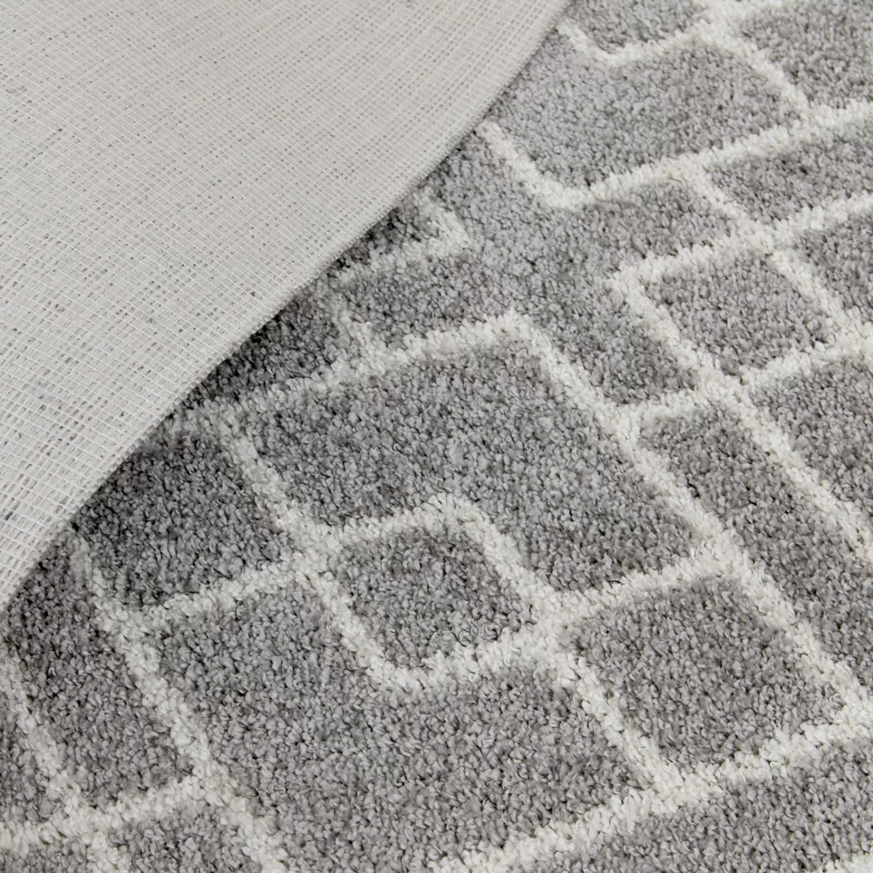 * Exclusive (D558) Salinas Grey & White Diamond Design Area Rug, 5 7